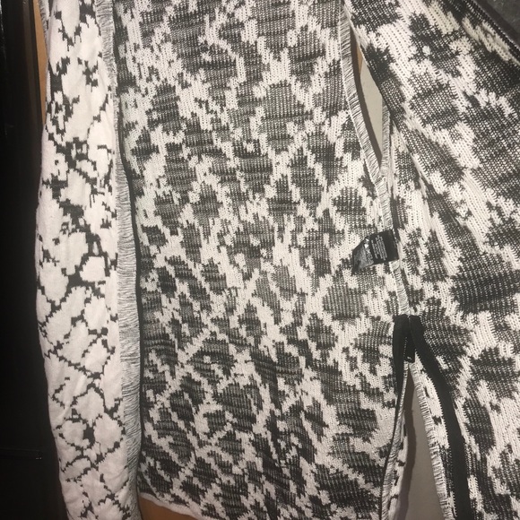 NIK+ZOE SWEATER VEST SIZE SMALL - Picture 7 of 7